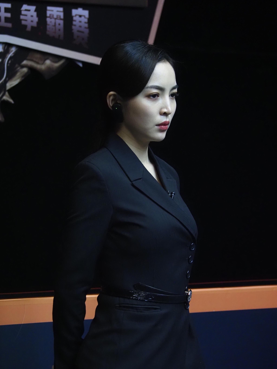 “最美台球裁判”王钟瑶爆红