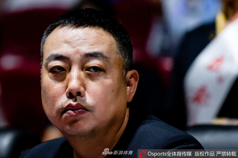 刘国梁出席女乒世界杯开幕式