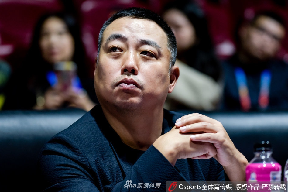 刘国梁出席女乒世界杯开幕式