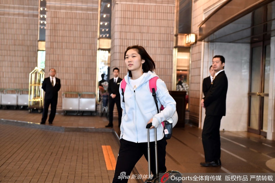 中国女排启程前往横滨
