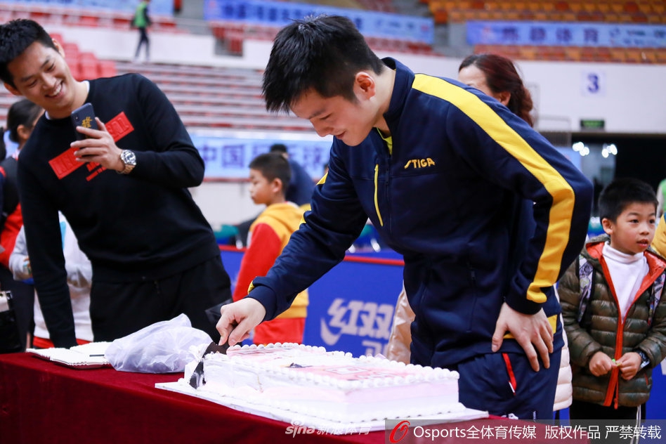 樊振东乒超赛场喜迎22岁生日