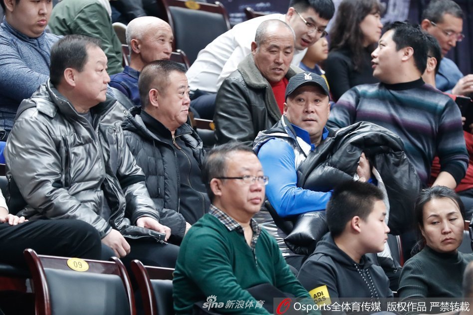 李永波现场见证辽宁男篮结束连胜