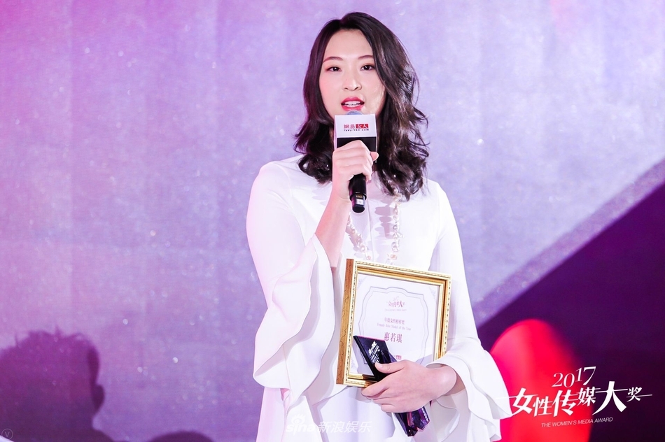 女神惠若琪身材不输超模