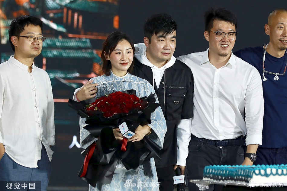 长安十二时辰总制片人求婚何雯娜