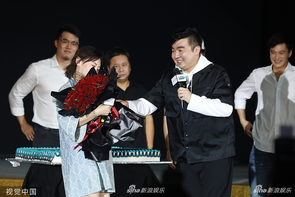 长安十二时辰总制片人求婚何雯娜