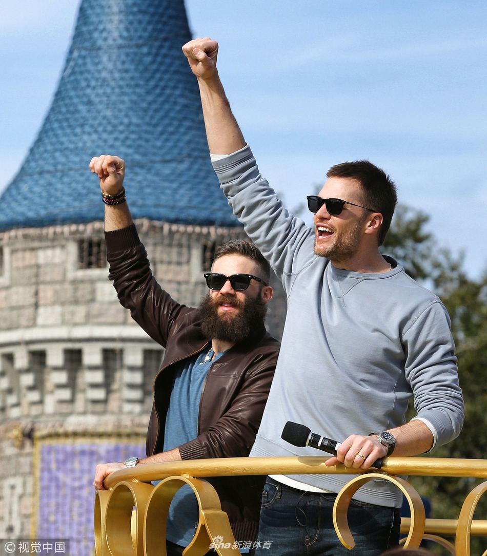 爱国者夺冠布雷迪参加花车游行