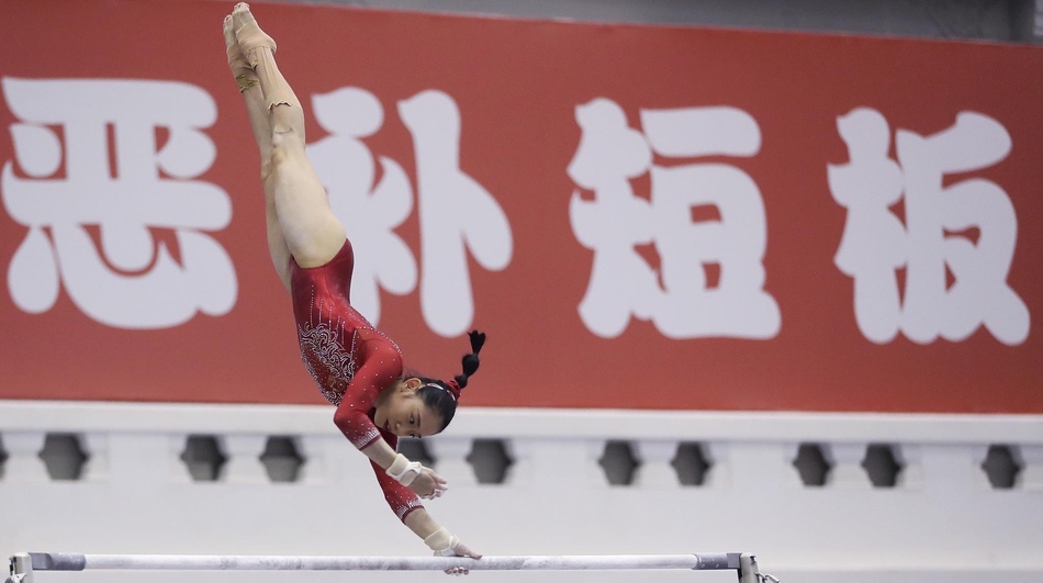 刘婷婷在高低杠测验中