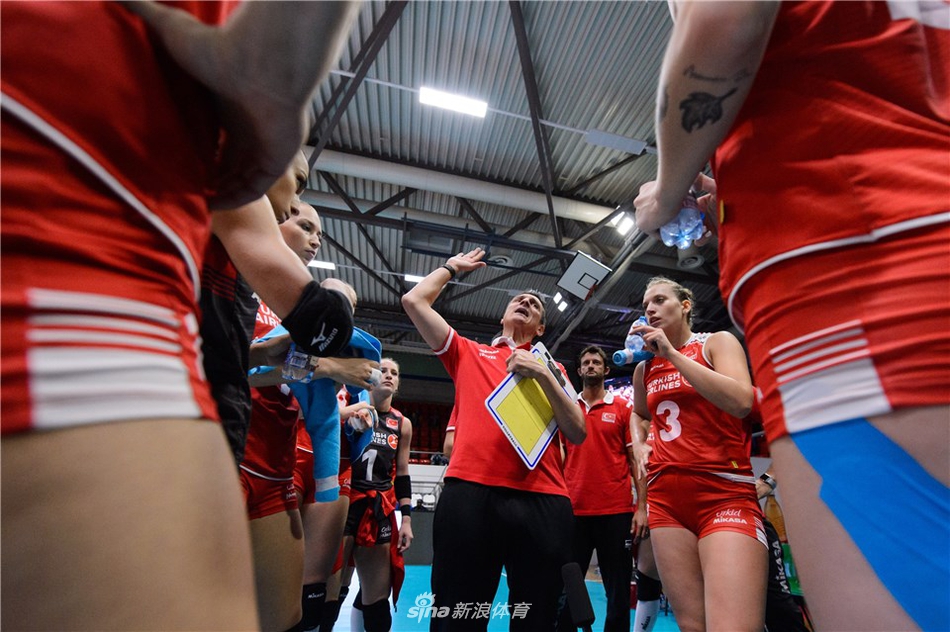 瑞士赛中国女排1-3土耳其
