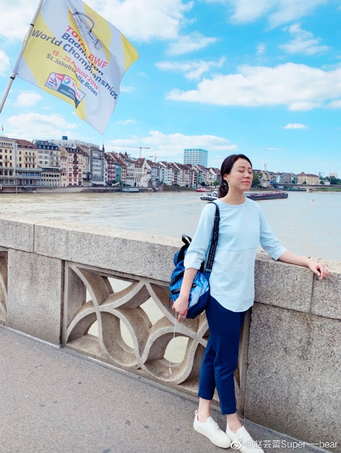 赵芸蕾生日晒和老公洪炜合影