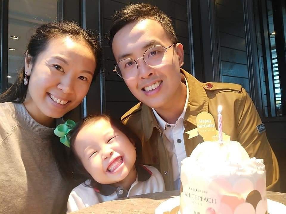 傅家俊生日晒全家福