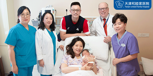 魏秋月诞下爱子