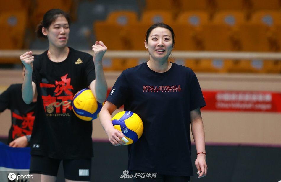 天津女排备战朱婷很投入