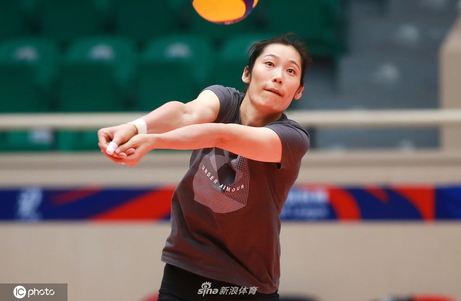 天津女排备战朱婷很投入