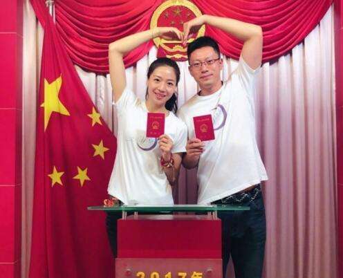 魏秋月诞下爱子