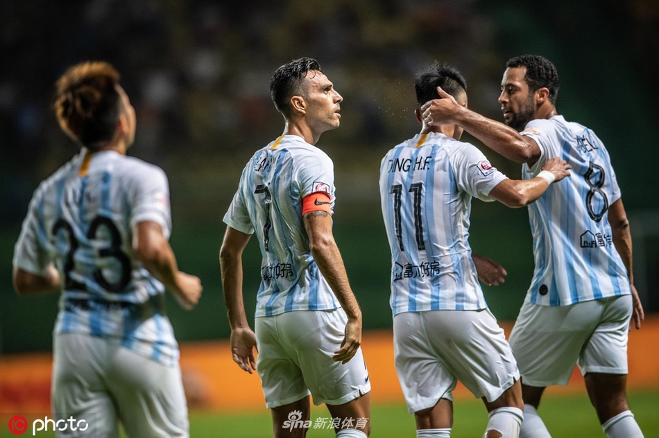 富力庆祝扎哈维破门