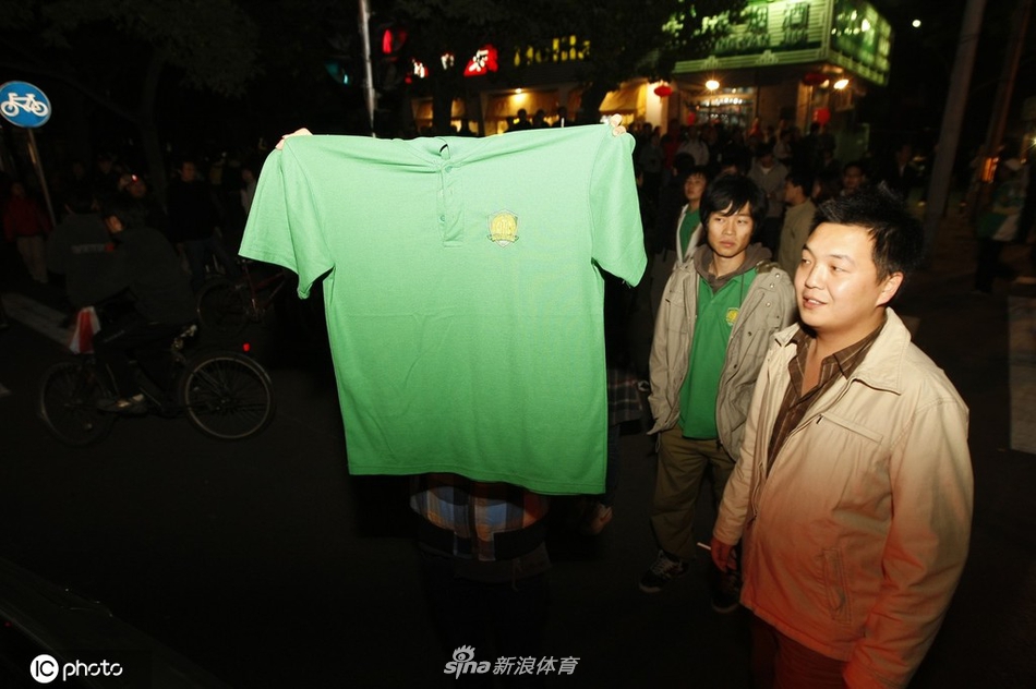 国安是冠军！带您回忆十年前的狂欢