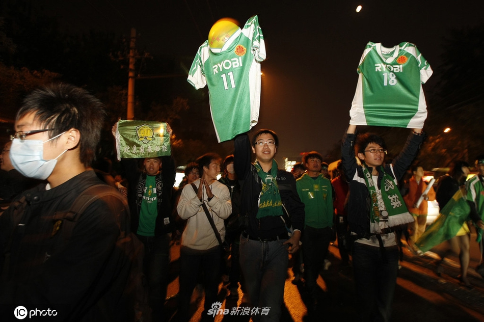 国安是冠军！带您回忆十年前的狂欢