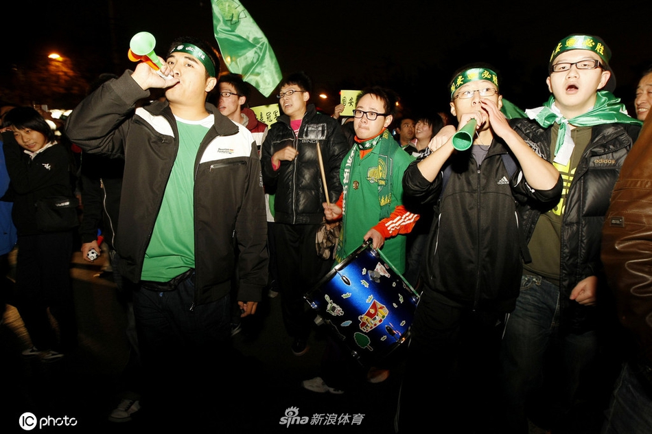 国安是冠军！带您回忆十年前的狂欢