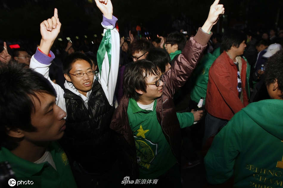 国安是冠军！带您回忆十年前的狂欢