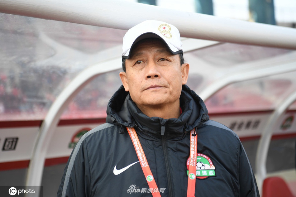 王宝山建业生涯回顾 怒摔帽子成经典