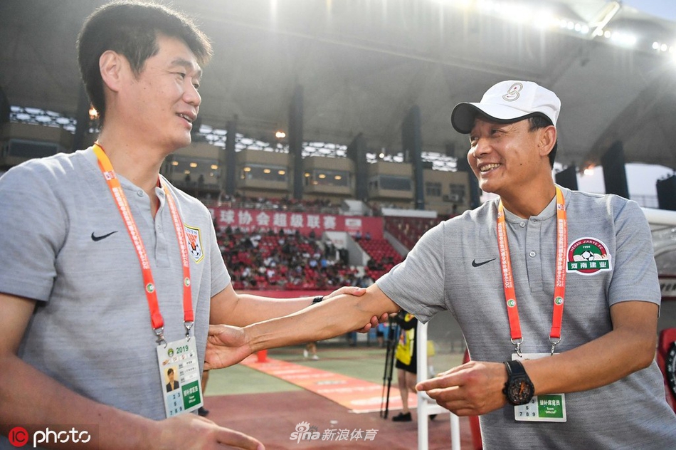 王宝山李霄鹏寒暄