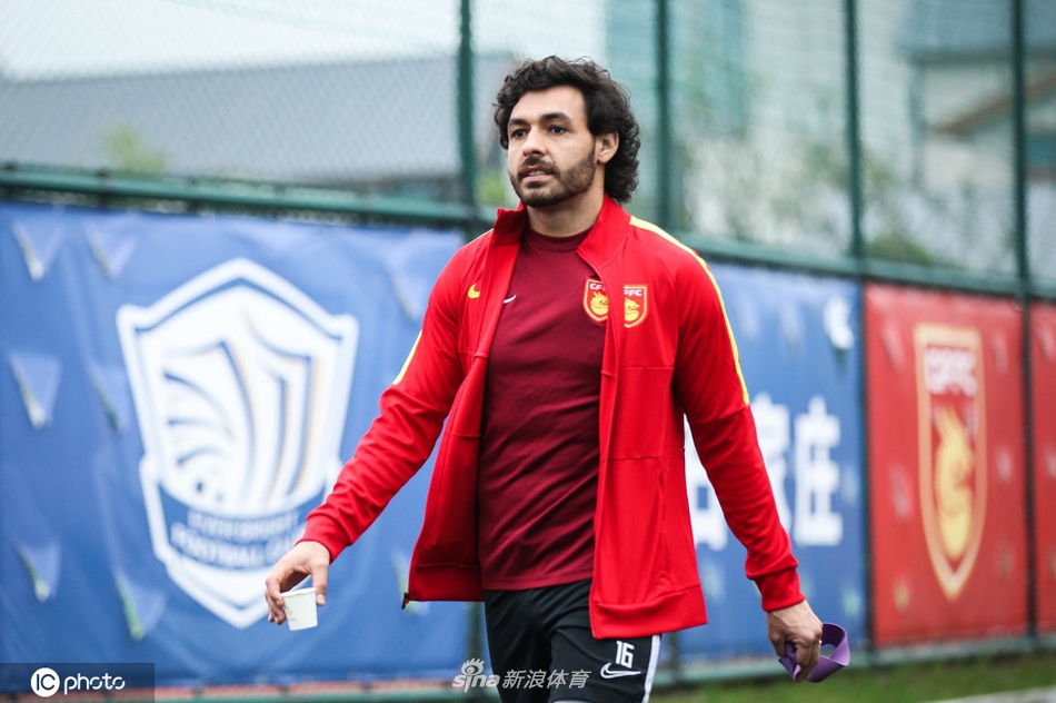 华夏抵达赛区后首训 高拉特随队参加合练