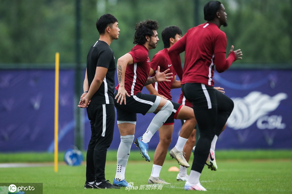 华夏抵达赛区后首训 高拉特随队参加合练