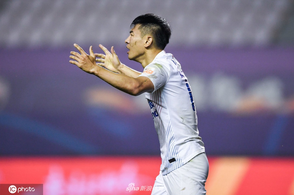 于汉超不满裁判判罚