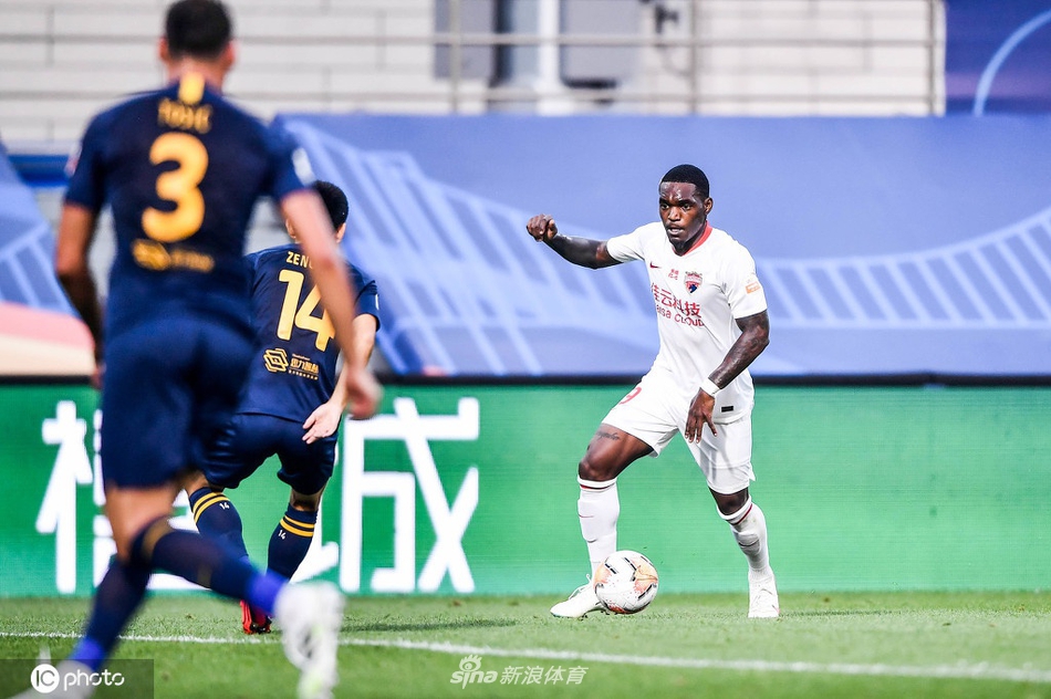 比福马持球突破