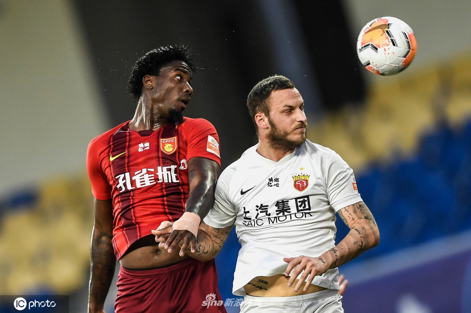 马尔康阿瑙争顶