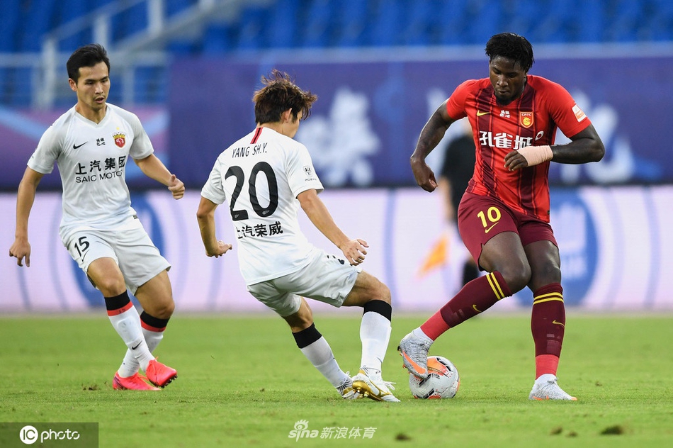 马尔康后脚跟扣球