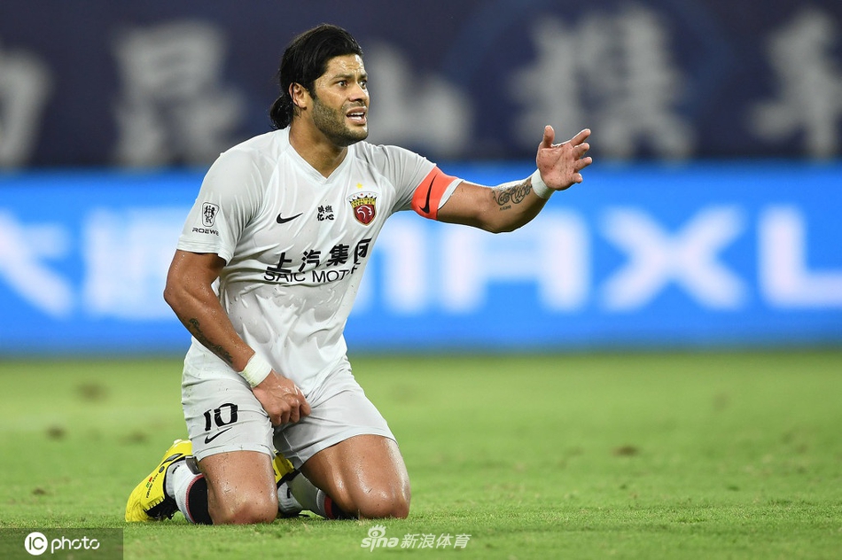 胡尔克向裁判投诉