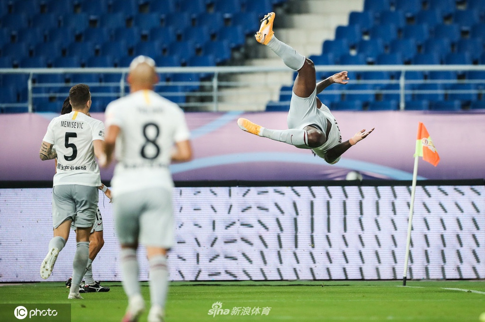 马尔康激情侧翻庆祝