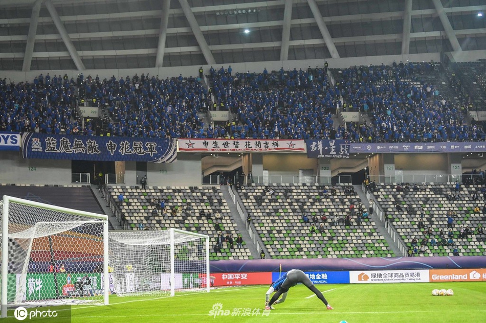 火爆！上海德比近3千名球迷现场助威