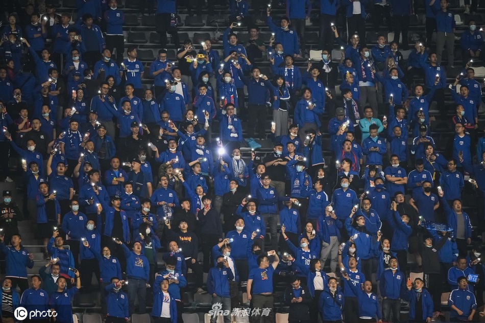 火爆！上海德比近3千名球迷现场助威