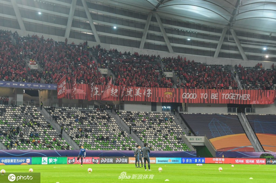火爆！上海德比近3千名球迷现场助威