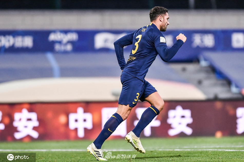 托西奇头球建功