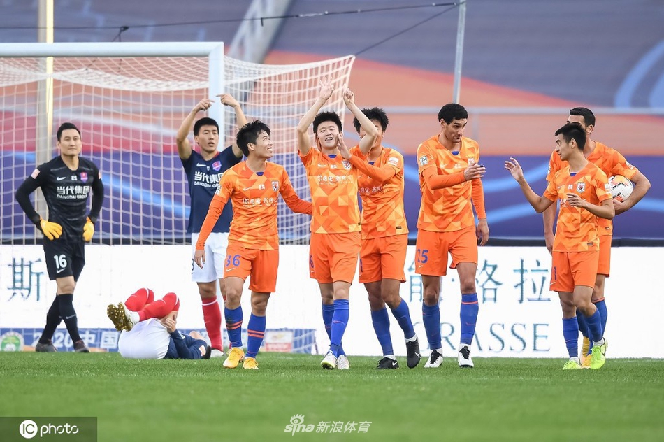 进球献给张弛