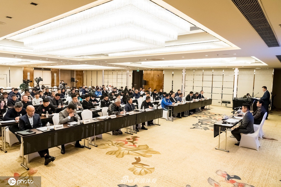 足协召开职业联赛专项理事会 陈戌源刘奕出席