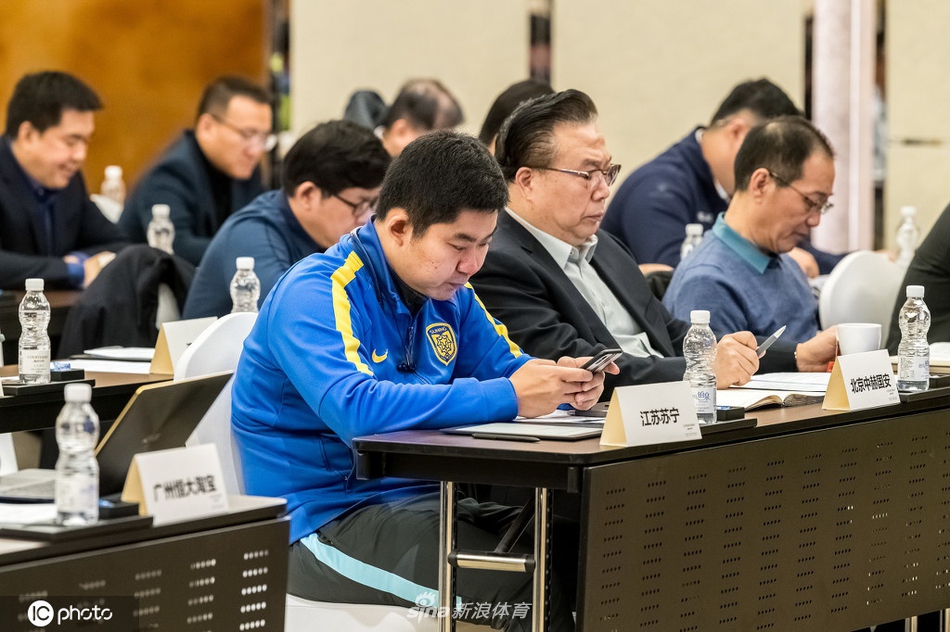 足协召开职业联赛专项理事会 陈戌源刘奕出席