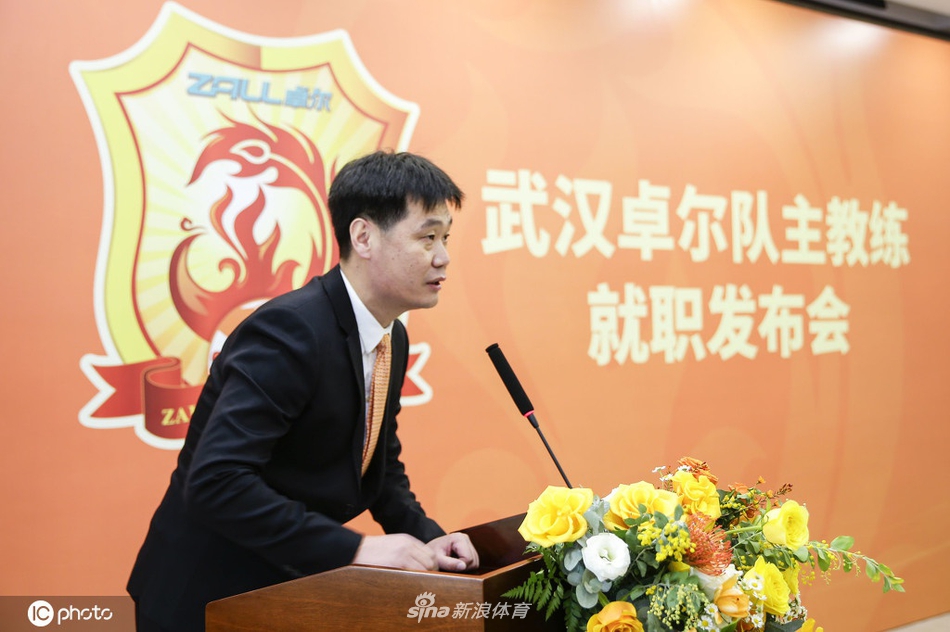 新篇章！李霄鹏正式执教武汉卓尔