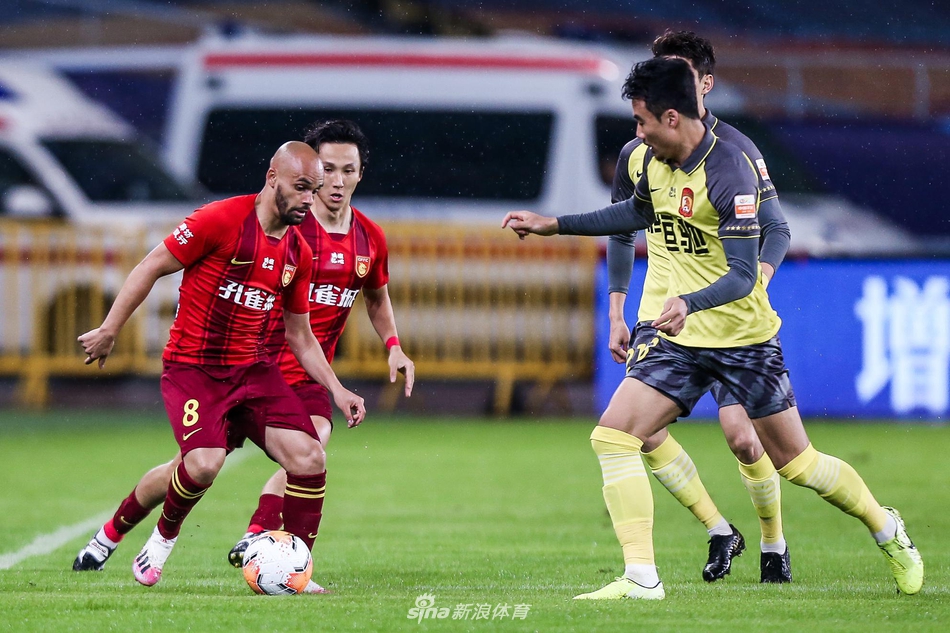 朴志洙盯防保利尼奥