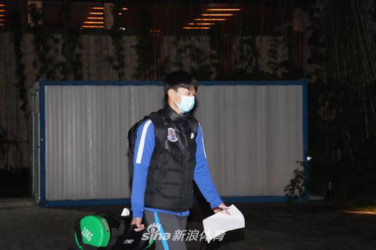 终于可以回家了!俱乐部送上特别礼物迎接申花众将