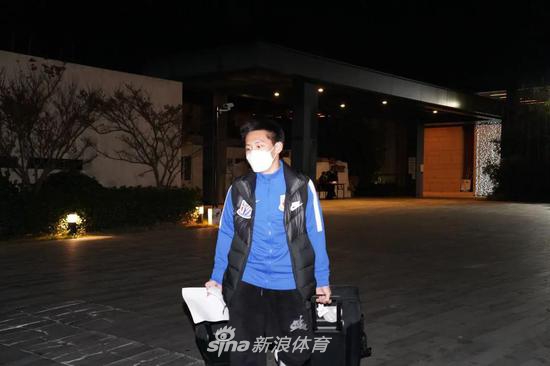 终于可以回家了!俱乐部送上特别礼物迎接申花众将