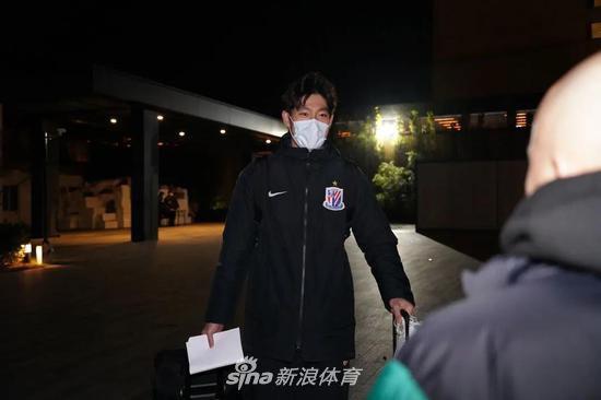 终于可以回家了!俱乐部送上特别礼物迎接申花众将