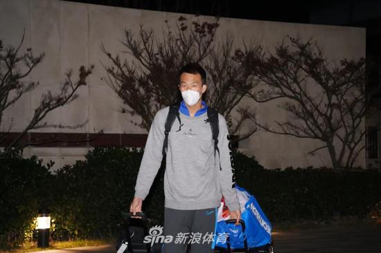 终于可以回家了!俱乐部送上特别礼物迎接申花众将