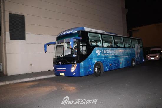 终于可以回家了!俱乐部送上特别礼物迎接申花众将