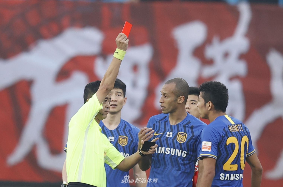 新浪直击上海上港1-2江苏苏宁