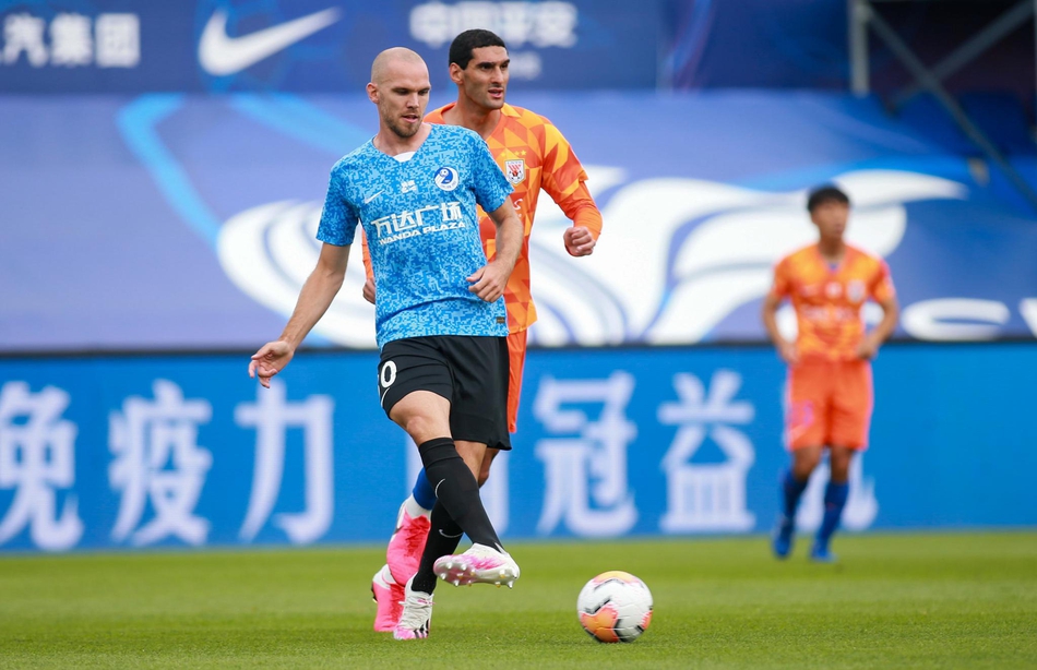 [中超]大连人2-3山东鲁能