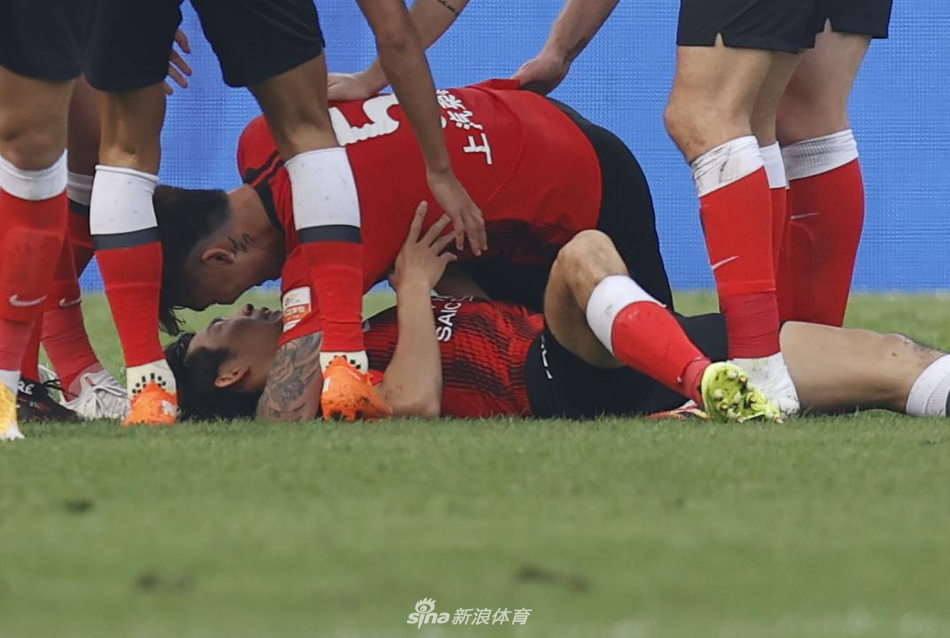 新浪直击上海上港1-2江苏苏宁